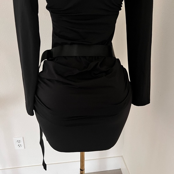 NWT Fabletics The Belt Bag, Black Gone Fishing - Picture 5 of 6